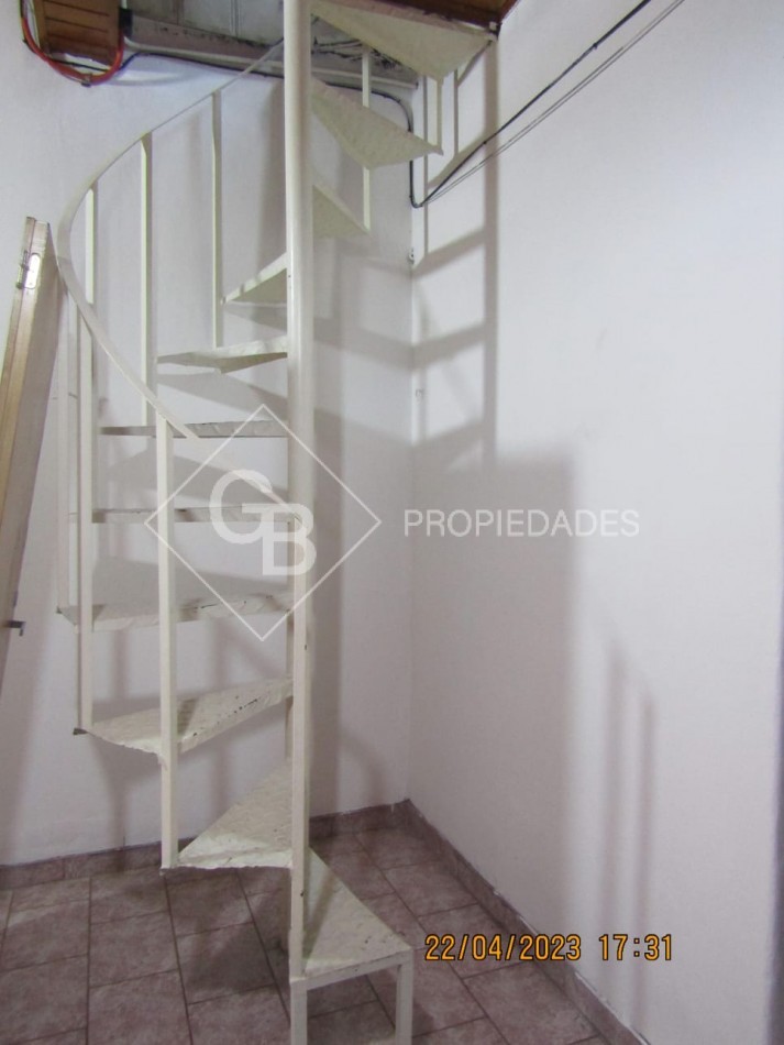 VENTA PH 3 AMBIENTES CON TERRAZA PROPIA EN LOMAS DEL MIRADOR