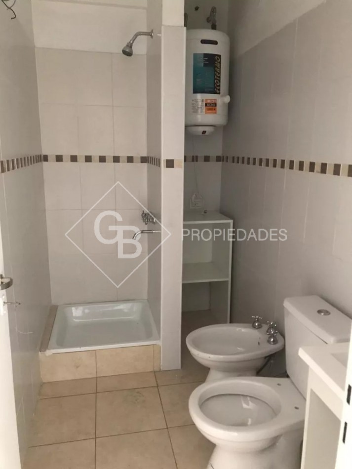 Departamento Al Frente Con Balcon Y Cochera