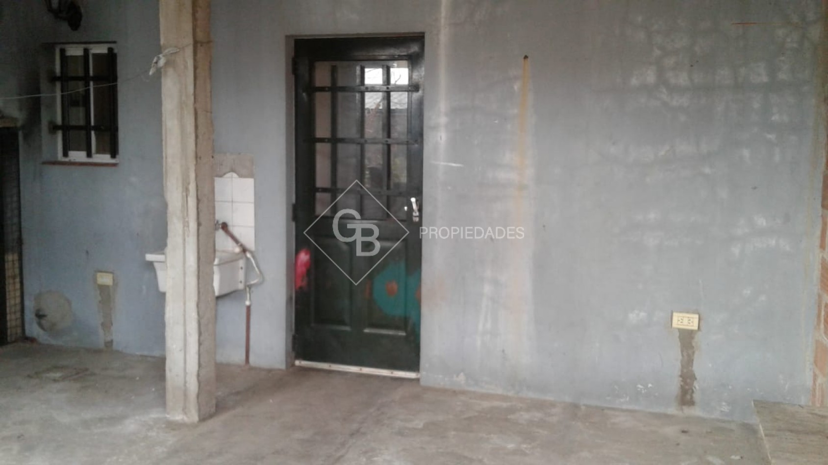 VENTA CASA 3 AMBIENTES CON PATIO Y DOS COCHERAS EN MONTE GRANDE