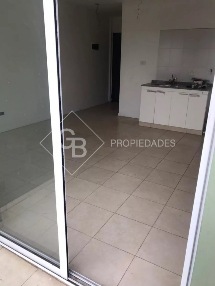 Departamento Al Frente Con Balcon Y Cochera