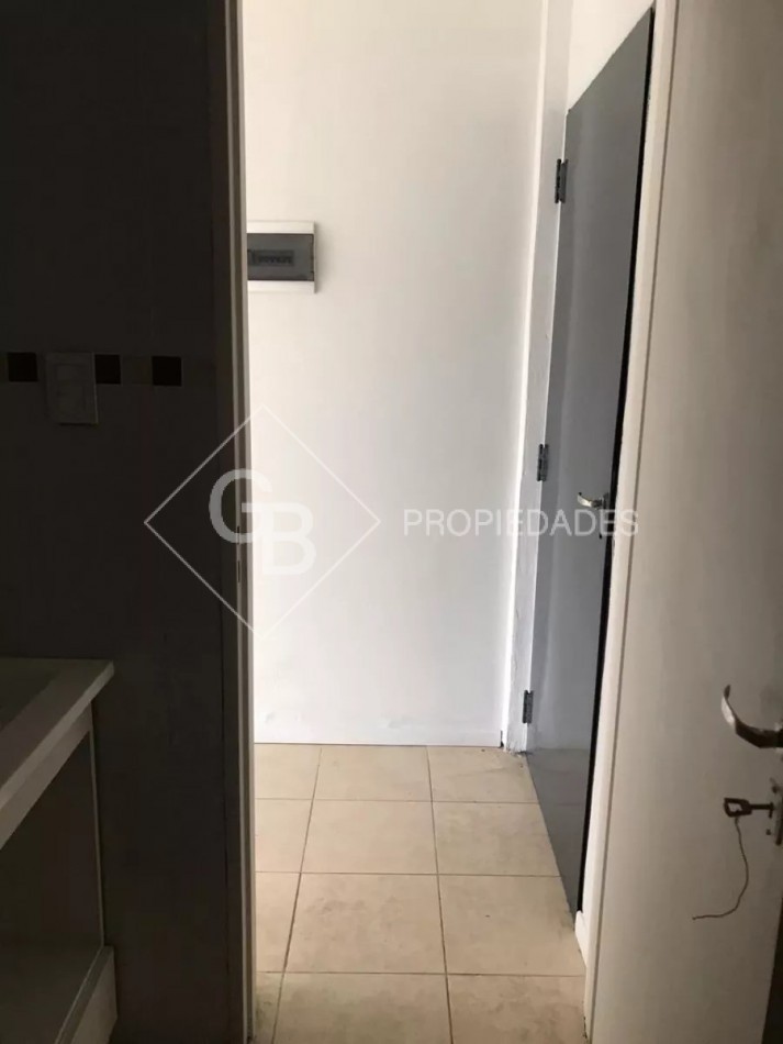 Departamento Al Frente Con Balcon Y Cochera