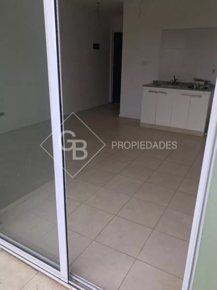 Departamento Al Frente Con Balcon Y Cochera