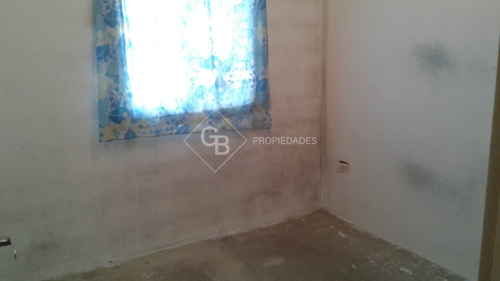 VENTA CASA 3 AMBIENTES CON PATIO Y DOS COCHERAS EN MONTE GRANDE