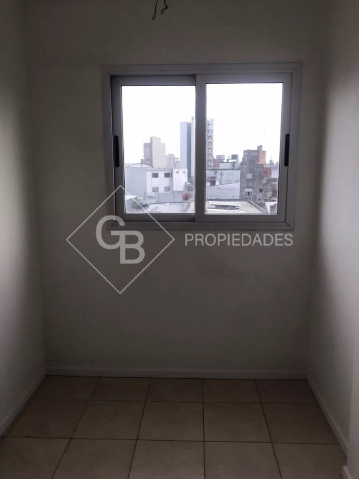 Departamento Al Frente Con Balcon Y Cochera