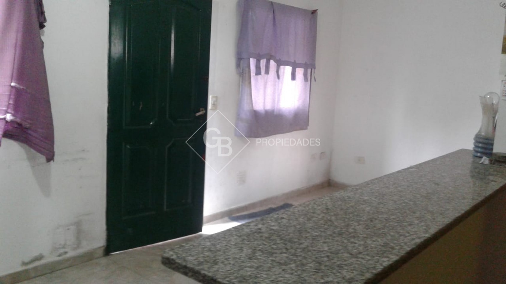 VENTA CASA 3 AMBIENTES CON PATIO Y DOS COCHERAS EN MONTE GRANDE