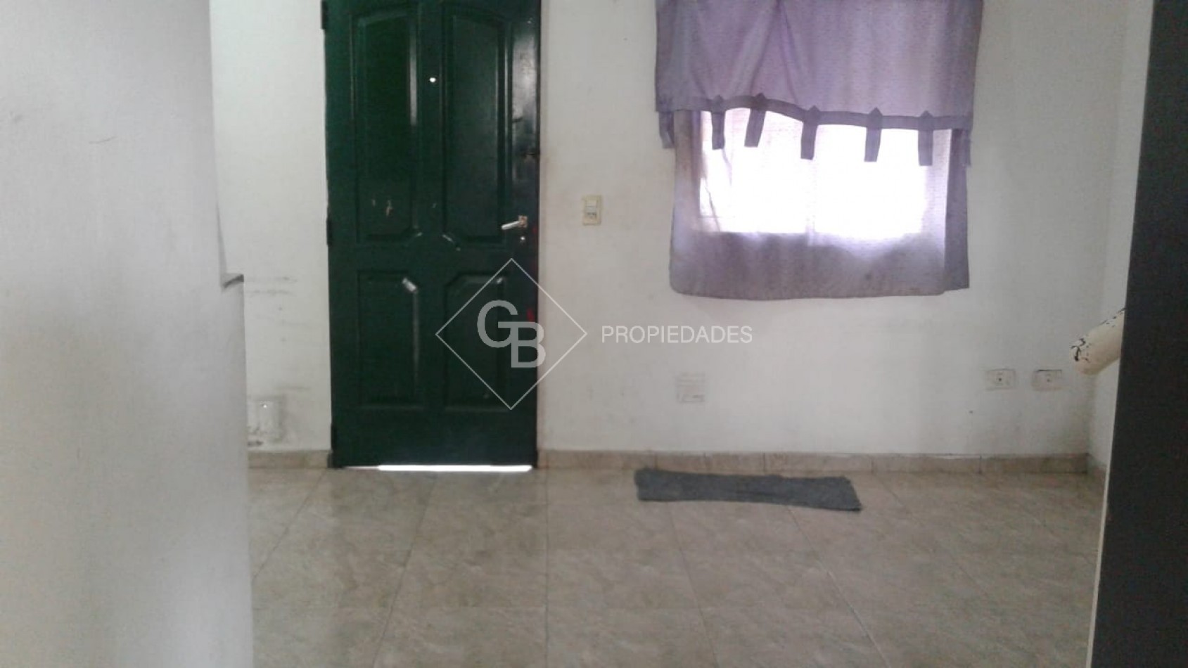 VENTA CASA 3 AMBIENTES CON PATIO Y DOS COCHERAS EN MONTE GRANDE