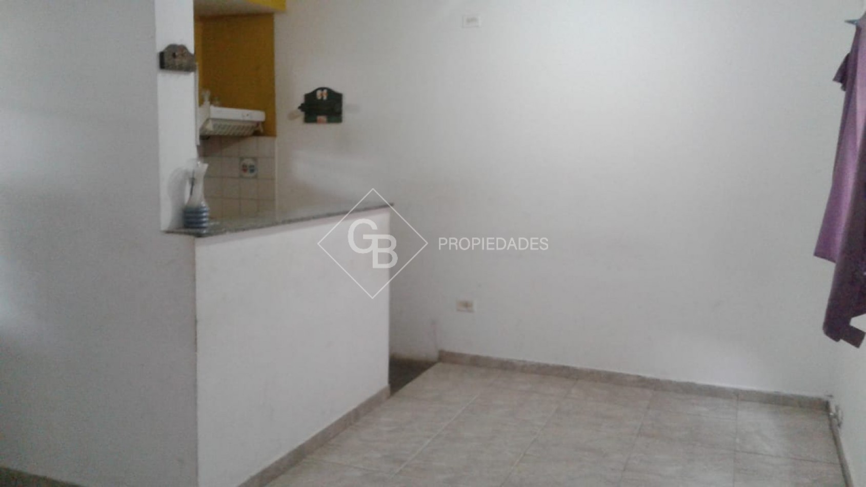 VENTA CASA 3 AMBIENTES CON PATIO Y DOS COCHERAS EN MONTE GRANDE