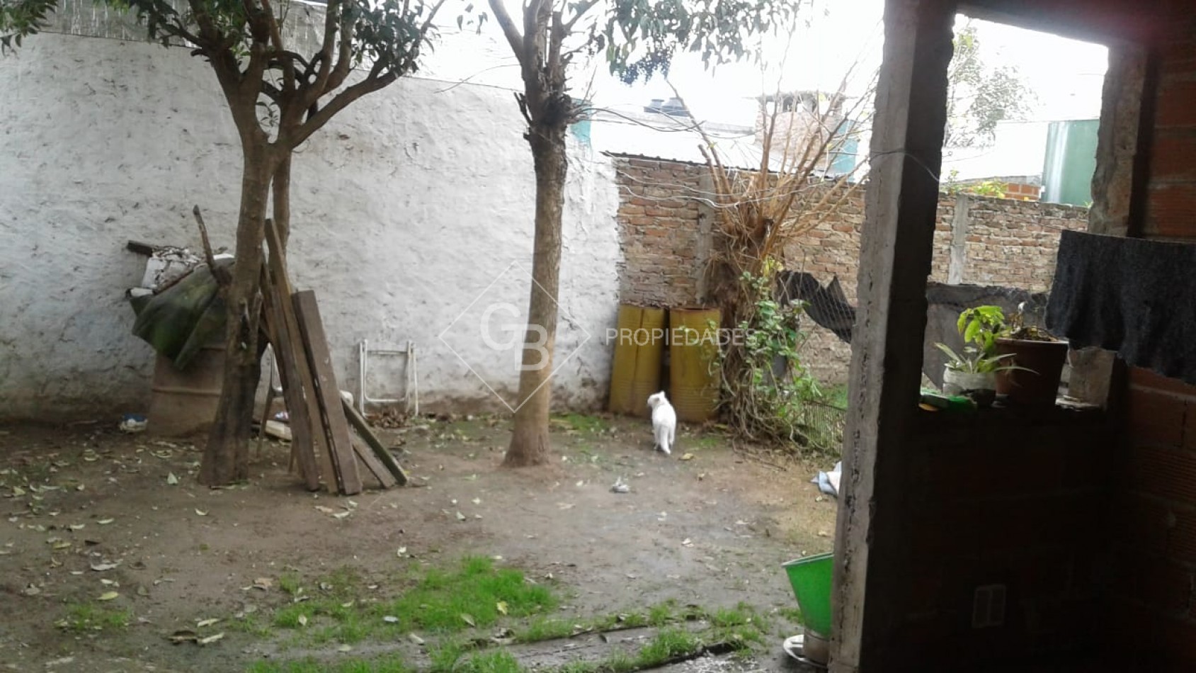VENTA CASA 3 AMBIENTES CON PATIO Y DOS COCHERAS EN MONTE GRANDE