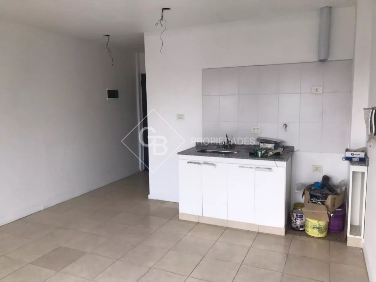 Departamento Al Frente Con Balcon Y Cochera
