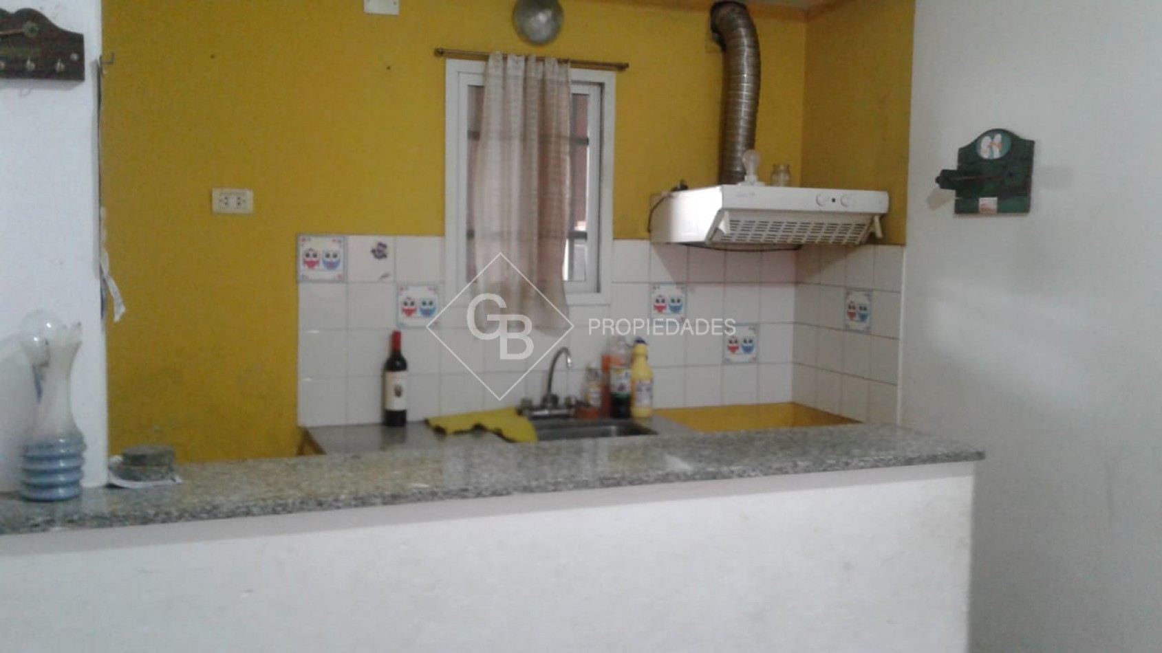 VENTA CASA 3 AMBIENTES CON PATIO Y DOS COCHERAS EN MONTE GRANDE