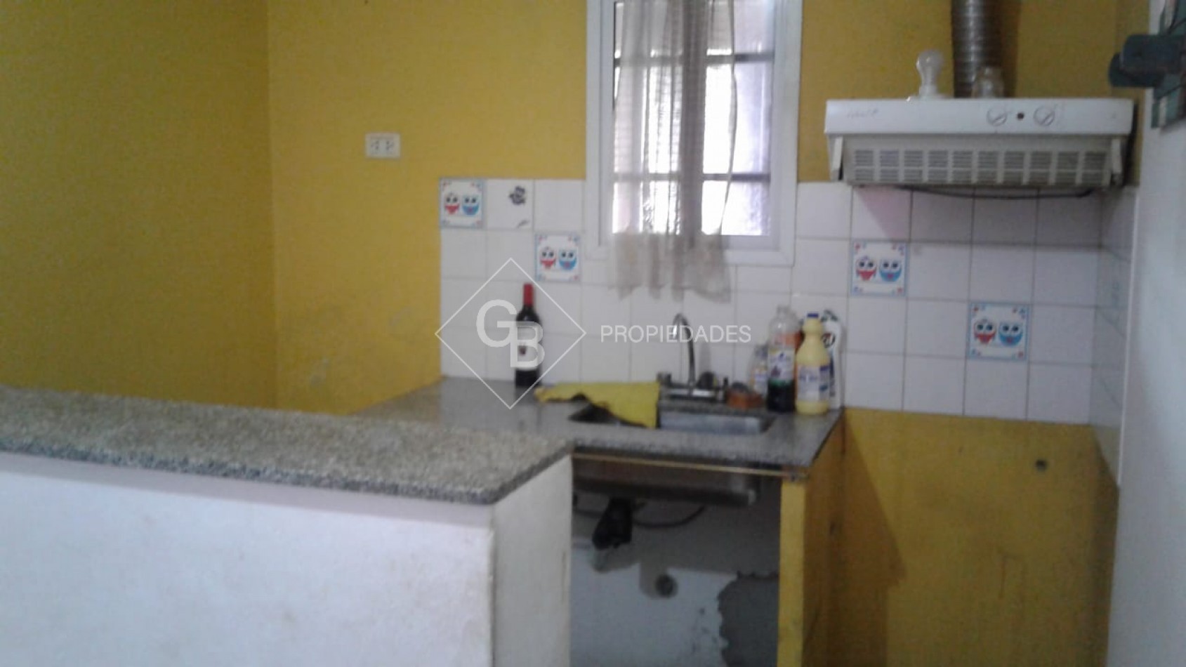 VENTA CASA 3 AMBIENTES CON PATIO Y DOS COCHERAS EN MONTE GRANDE
