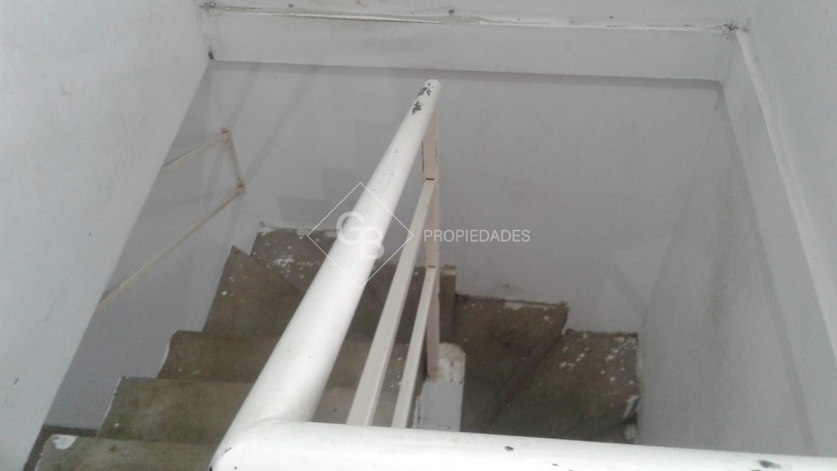 VENTA CASA 3 AMBIENTES CON PATIO Y DOS COCHERAS EN MONTE GRANDE