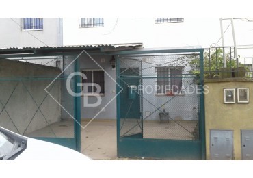 VENTA CASA 3 AMBIENTES CON PATIO Y DOS COCHERAS EN MONTE GRANDE